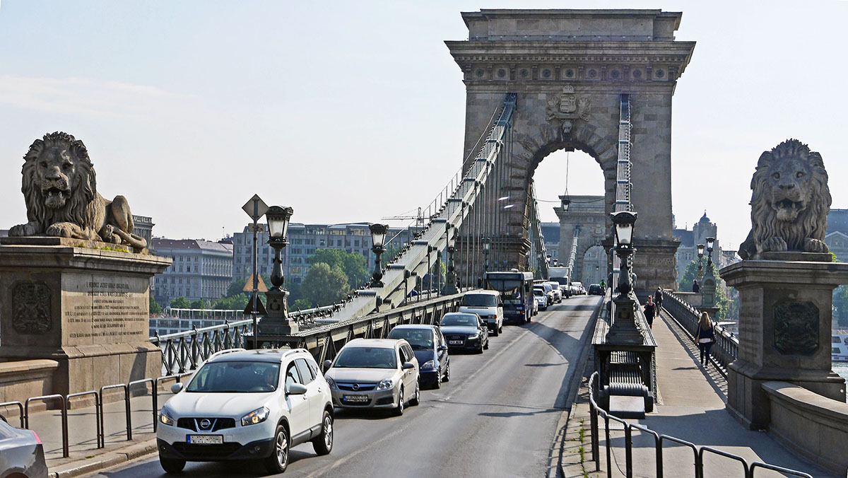 Mitől öregedik a magyar autópark? Okok és megoldások